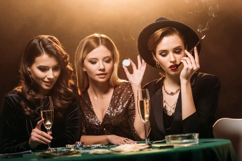 Live blackjack atmosphere on 33 apk viewed through a mobile friendly layout